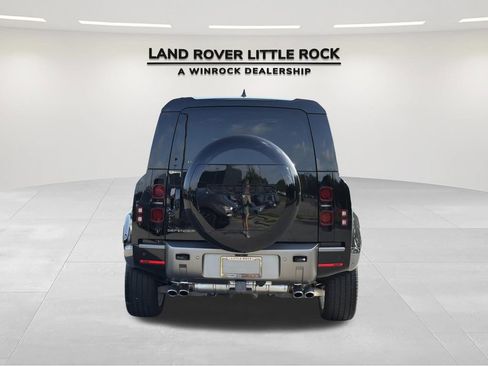 Used 2025 Land Rover Defender 110 X-Dynamic SE AWD/4WD image 7