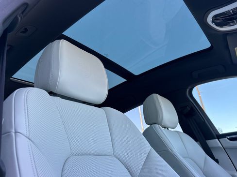Certified 2023 Porsche Macan S AWD/4WD image 17