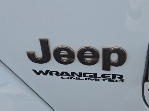 Used 2021 Jeep Wrangler Unlimited Rubicon w/ Trailer Tow Package AWD/4WD image 6