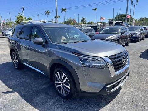 Used 2022 Nissan Pathfinder Platinum w/ Cargo Package image 3