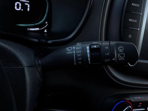 Used 2025 Kia Soul LX w/ LX Technology Package FWD image 34