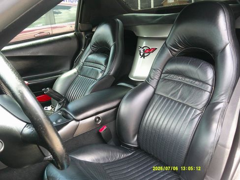 Used 2001 Chevrolet Corvette Convertible w/ Preferred Equipment Group2 RWD image 10