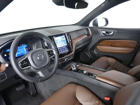 Used 2023 Volvo XC60 B5 Plus w/ Climate Package FWD image 6