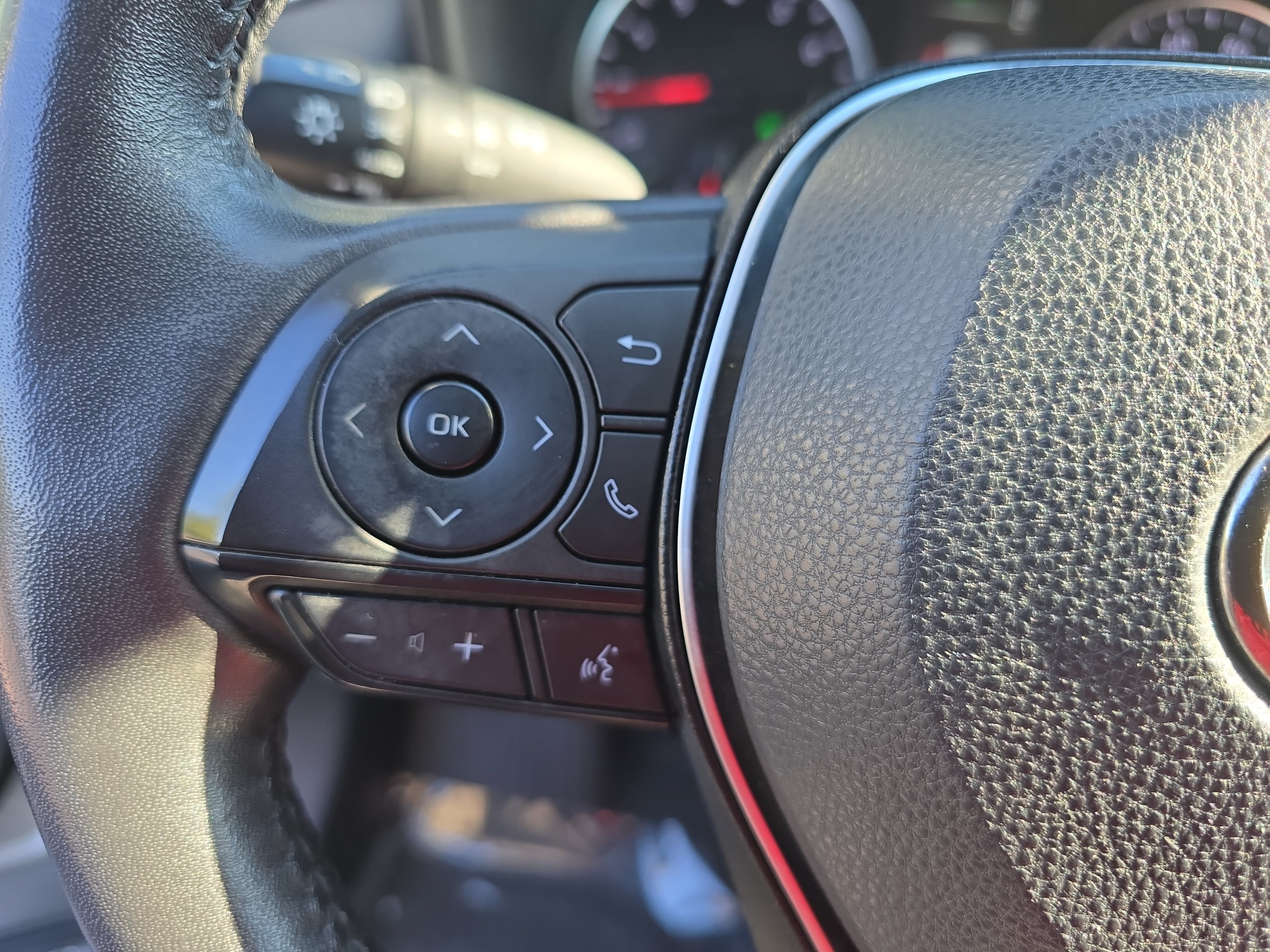 Used 2022 Toyota RAV4 XLE Premium FWD image 16