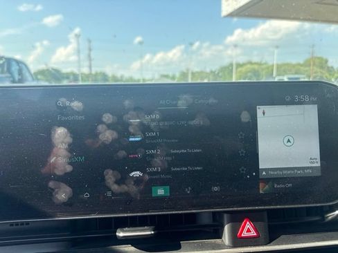 Used 2025 Kia Carnival LX FWD image 21