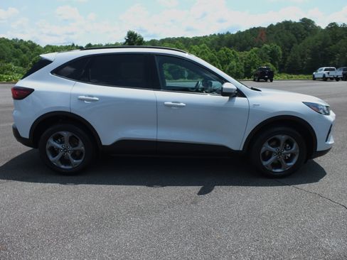 Used 2025 Ford Escape ST-Line Select AWD/4WD image 2