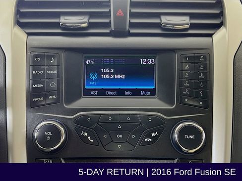 Used 2016 Ford Fusion SE image 17