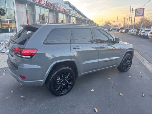Used 2022 Jeep Grand Cherokee Laredo X image 3