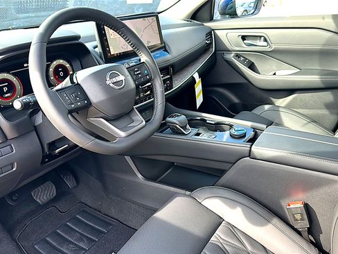 New 2026 Nissan Rogue Platinum w/ Platinum Premium Package image 9