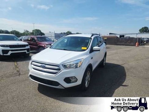 Used 2018 Ford Escape SE w/ SE Sync 3 Package AWD/4WD image 1