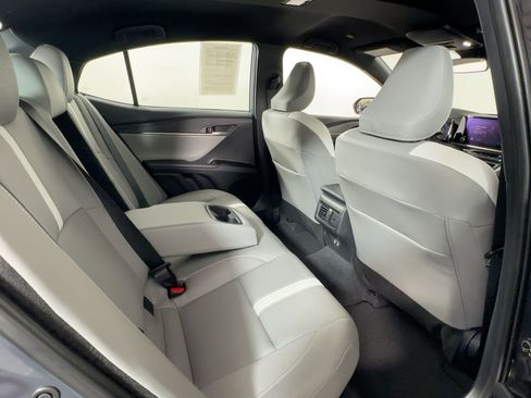 Used 2025 Toyota Camry SE image 29