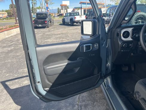 Used 2025 Jeep Wrangler Willys image 25