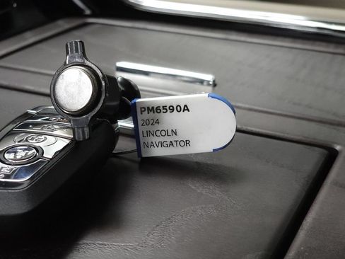 Used 2024 Lincoln Navigator Reserve AWD/4WD image 35