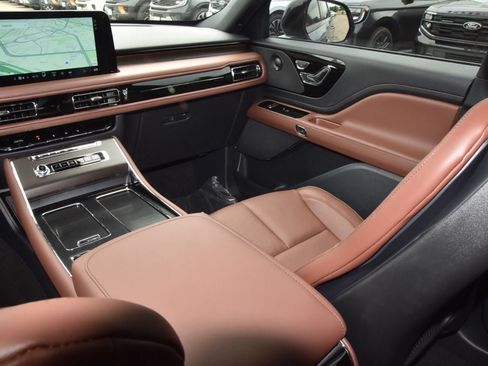 New 2026 Lincoln Aviator Reserve w/ Jet Appearance Package RWD image 18
