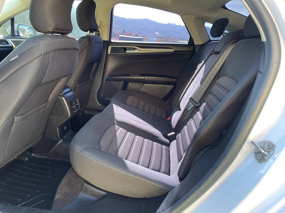 Used 2019 Ford Fusion SE FWD image 22