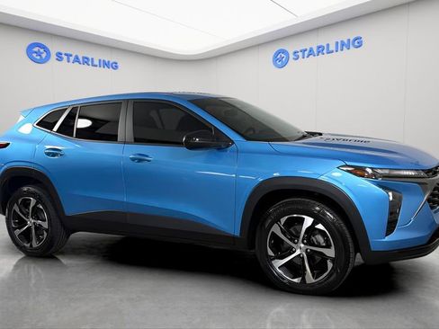 Certified 2025 Chevrolet Trax RS w/ Driver Confidence Package FWD image 13