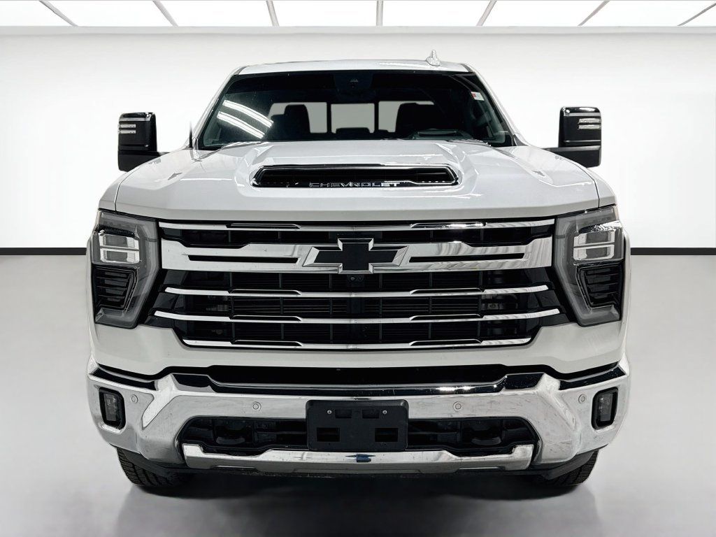 Used 2024 Chevrolet Silverado 2500 LTZ w/ LTZ Plus Package AWD/4WD image 2