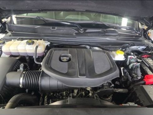 Used 2025 RAM 1500 Laramie AWD/4WD image 11