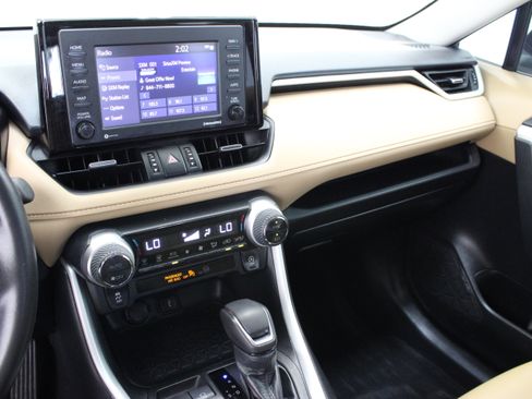 Used 2021 Toyota RAV4 XLE Premium FWD image 15