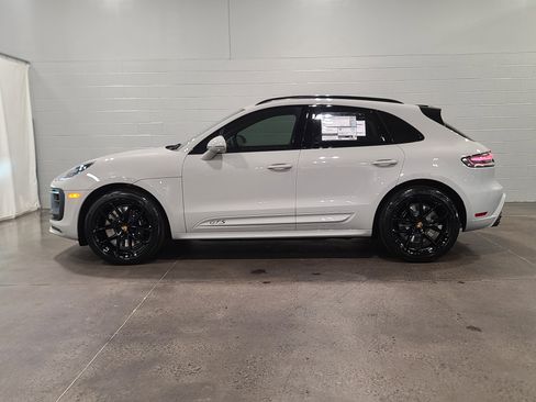 New 2026 Porsche Macan GTS image 2