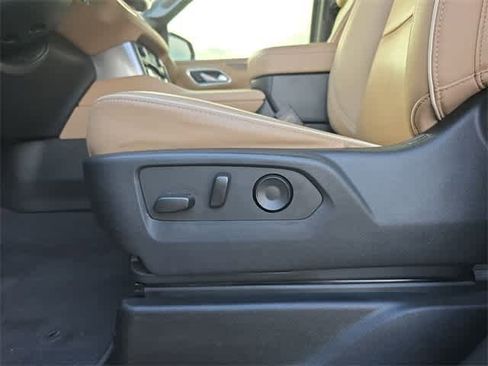 Used 2022 Chevrolet Suburban Premier image 18