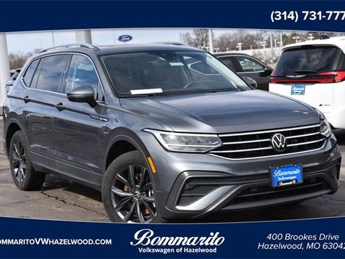 Certified 2024 Volkswagen Tiguan SE image 1