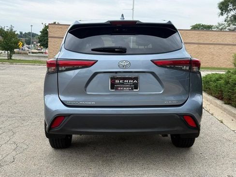 Used 2022 Toyota Highlander XLE AWD/4WD image 4