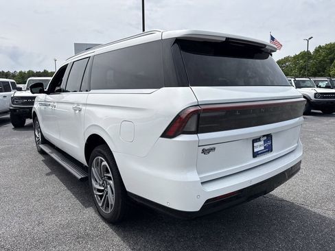 Used 2025 Lincoln Navigator L Reserve AWD/4WD image 5