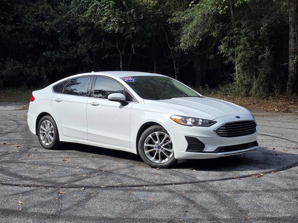 Used 2020 Ford Fusion SE FWD image 1