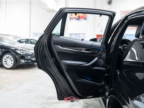 Used 2019 BMW X6 xDrive50i w/ M Sport Package AWD/4WD image 48