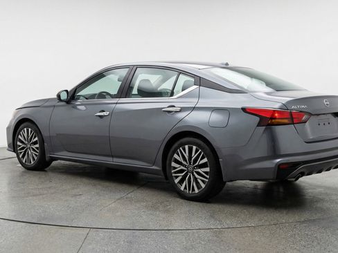 Used 2025 Nissan Altima 2.5 SV FWD image 6