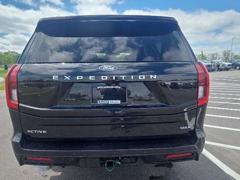 Used 2025 Ford Expedition Max Active AWD/4WD image 9
