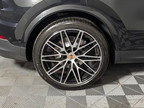 New 2026 Porsche Cayenne Coupe AWD/4WD image 13