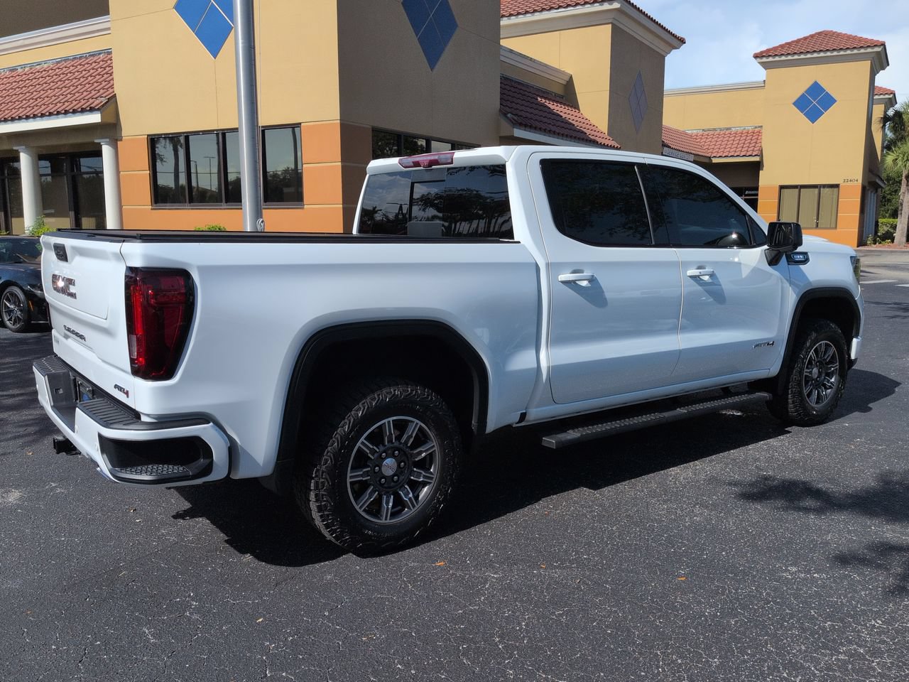 Used 2024 GMC Sierra 1500 AT4 w/ Technology Package AWD/4WD image 4