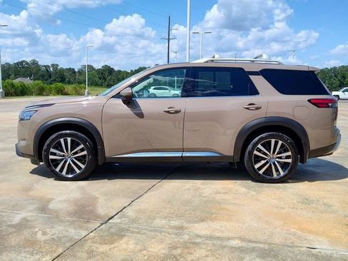Used 2025 Nissan Pathfinder Platinum w/ Cargo Package image 3