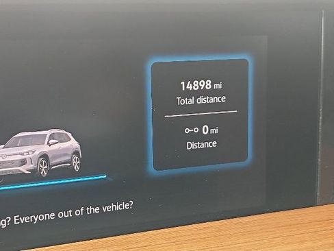 Used 2025 Volkswagen Tiguan SEL R-Line AWD/4WD image 13