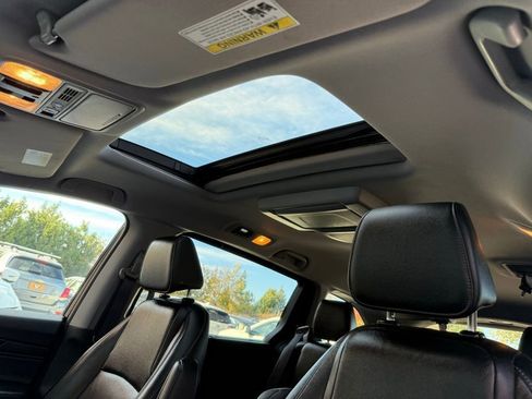 Used 2023 Honda Odyssey Touring image 3