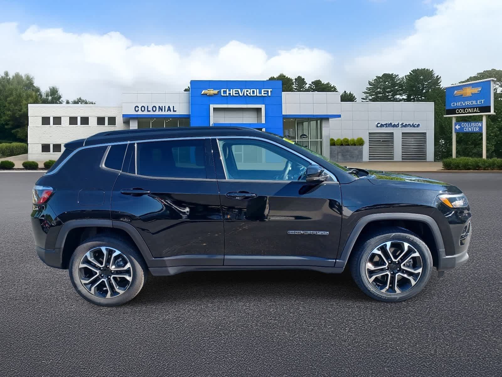 Used 2023 Jeep Compass Limited w/ Sun and Sound Group AWD/4WD image 3