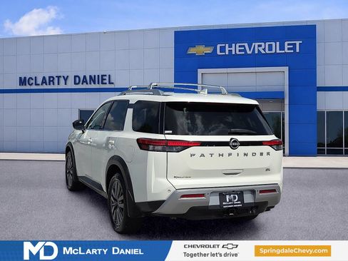 Used 2022 Nissan Pathfinder SL w/ SL Premium Package FWD image 4