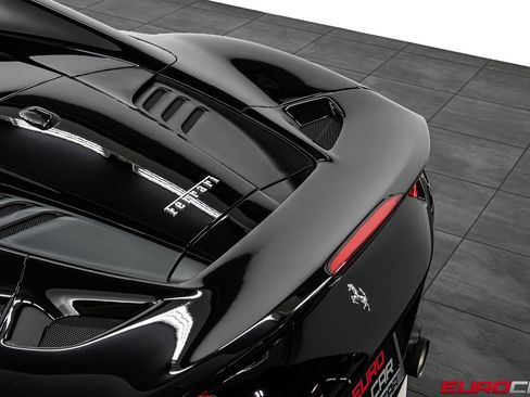 Used 2022 Ferrari F8 Tributo RWD image 21