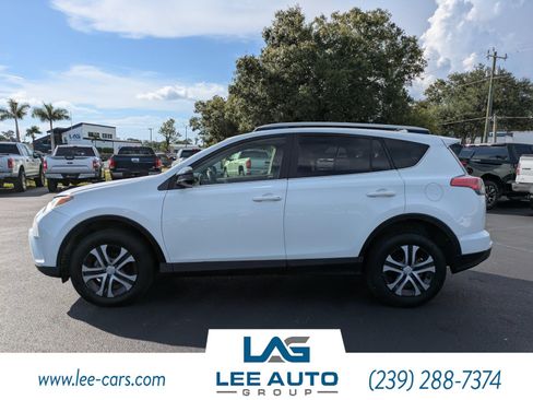 Used 2018 Toyota RAV4 LE FWD image 6