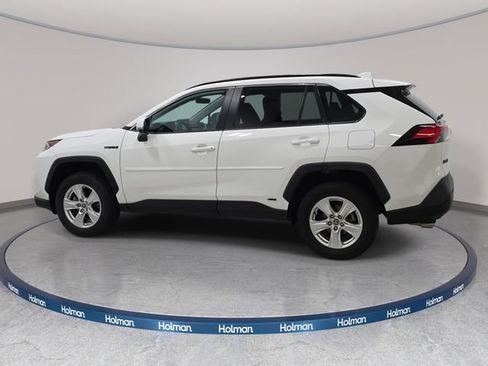 Certified 2021 Toyota RAV4 XLE w/ XLE Grade Weather Package AWD/4WD image 8