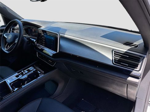 Used 2025 Volkswagen Atlas Cross Sport SE image 28