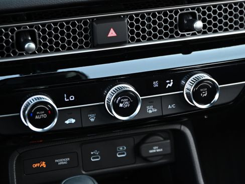 Used 2025 Honda Civic Sport image 17