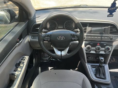 Used 2019 Hyundai Elantra SE FWD image 25
