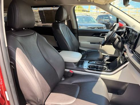 Certified 2024 Kia Carnival EX FWD image 10