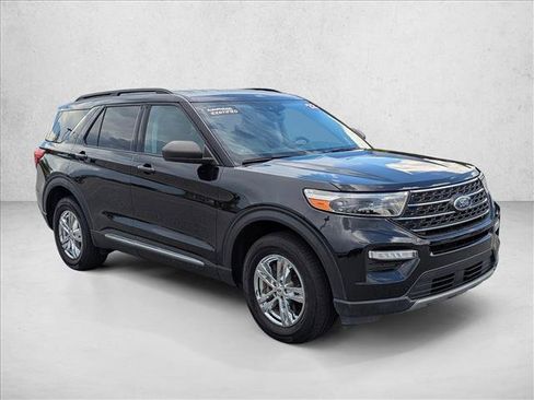 Used 2022 Ford Explorer XLT w/ Equipment Group 202A AWD/4WD image 3
