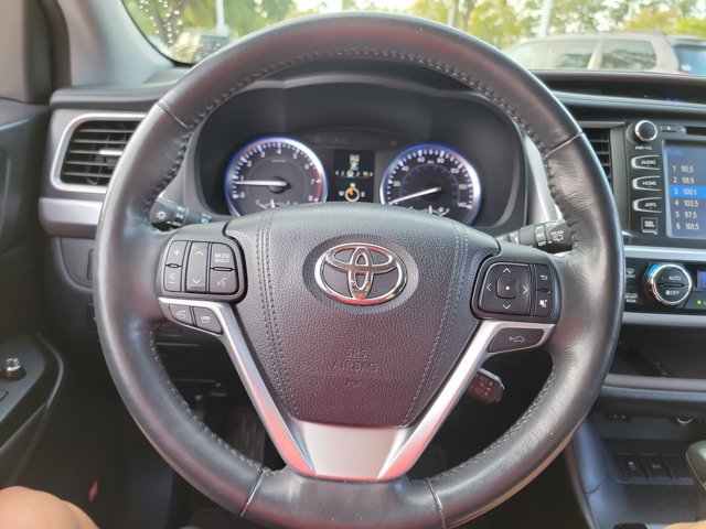 Used 2015 Toyota Highlander Limited Platinum FWD image 19