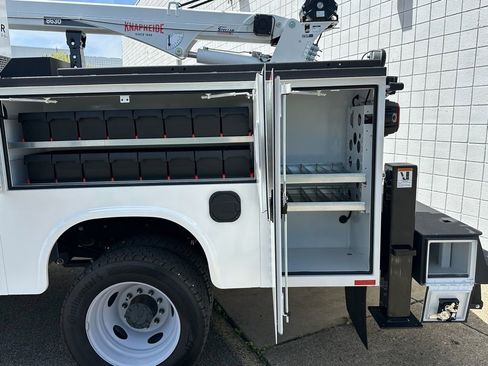 New 2025 Ford F550 4x4 Supercab Super Duty image 5