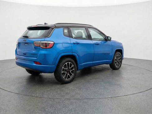 Used 2025 Jeep Compass Trailhawk AWD/4WD image 9